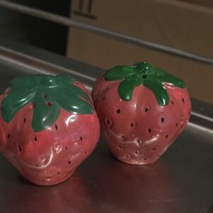 Strawberry SALT & PEPPER